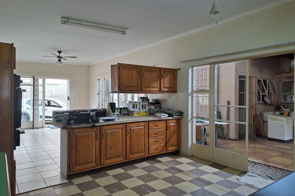 Family Home with Rental Potential - Photo 3