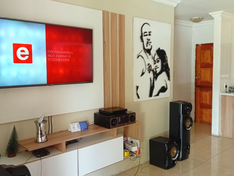 3 Bedroom , 3 Bathroom home - Photo 4