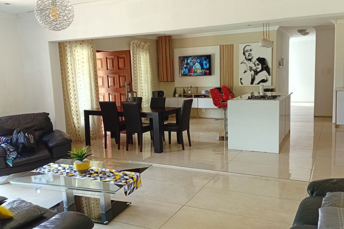 3 Bedroom , 3 Bathroom home - Photo 3