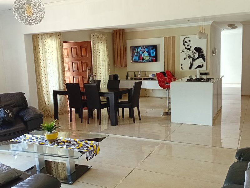 3 Bedroom , 3 Bathroom home - Photo 3