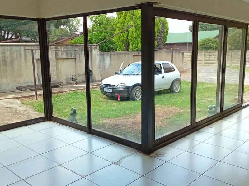 3 Bedroom , 3 Bathroom home - Photo 10