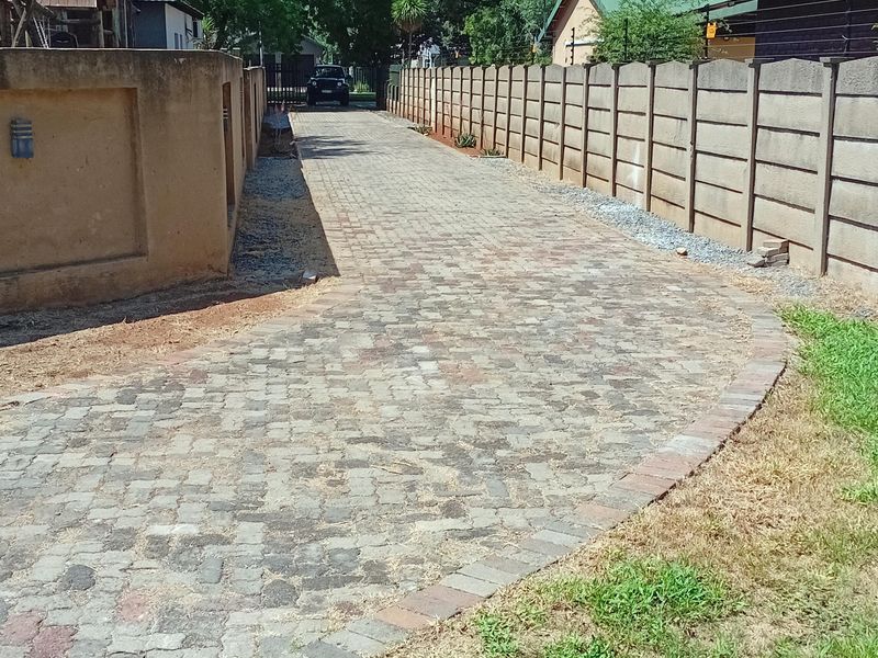 3 Bedroom , 3 Bathroom home - Photo 7