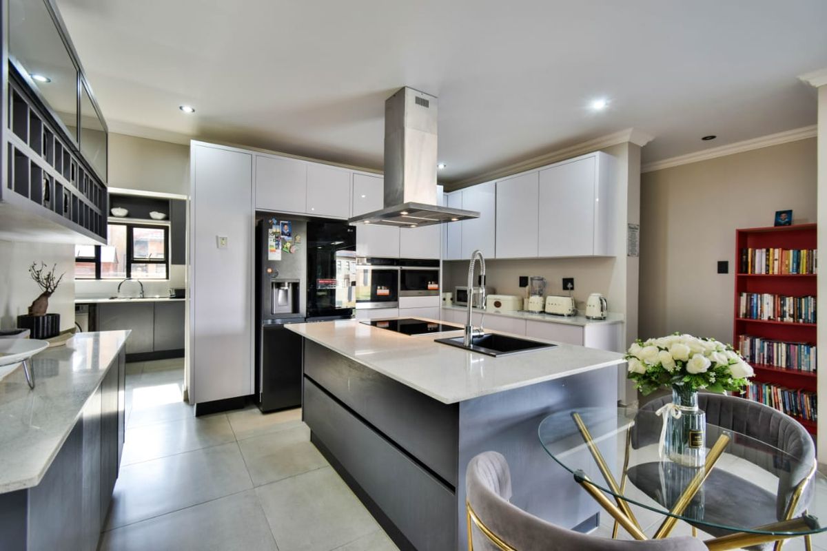 Timeless Luxury in One of Savannah’s Finest Homes - Photo 5