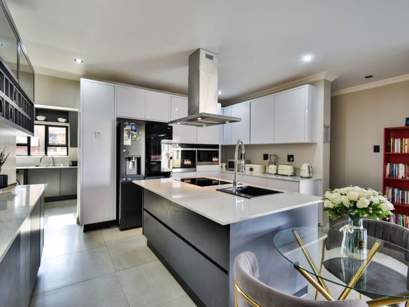 Timeless Luxury in One of Savannah’s Finest Homes - Photo 5