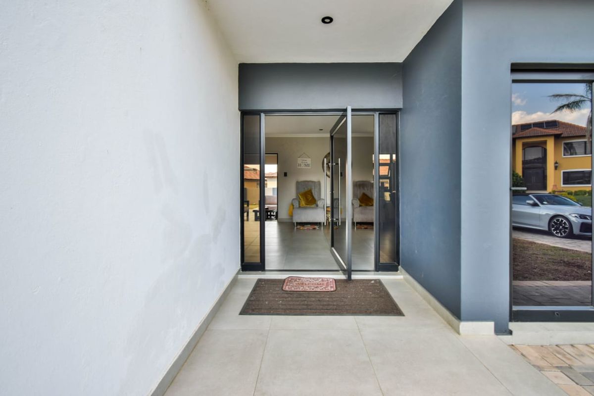 Timeless Luxury in One of Savannah’s Finest Homes - Photo 3