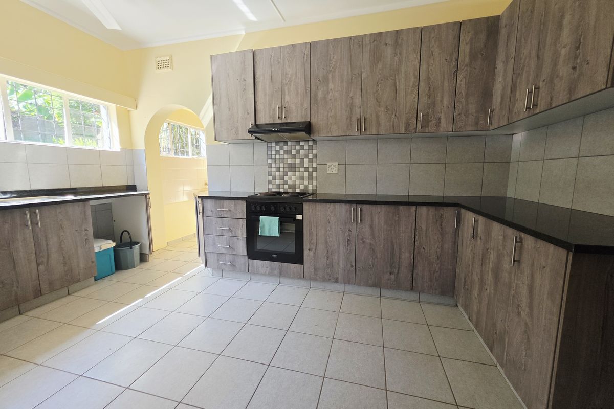 3 bedroom house - Photo 2