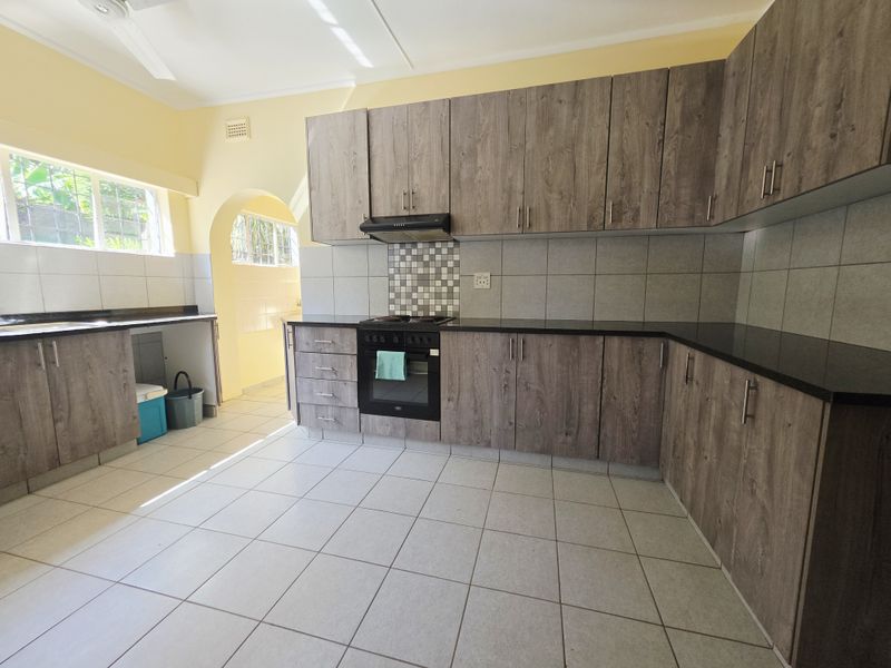 3 bedroom house - Photo 2