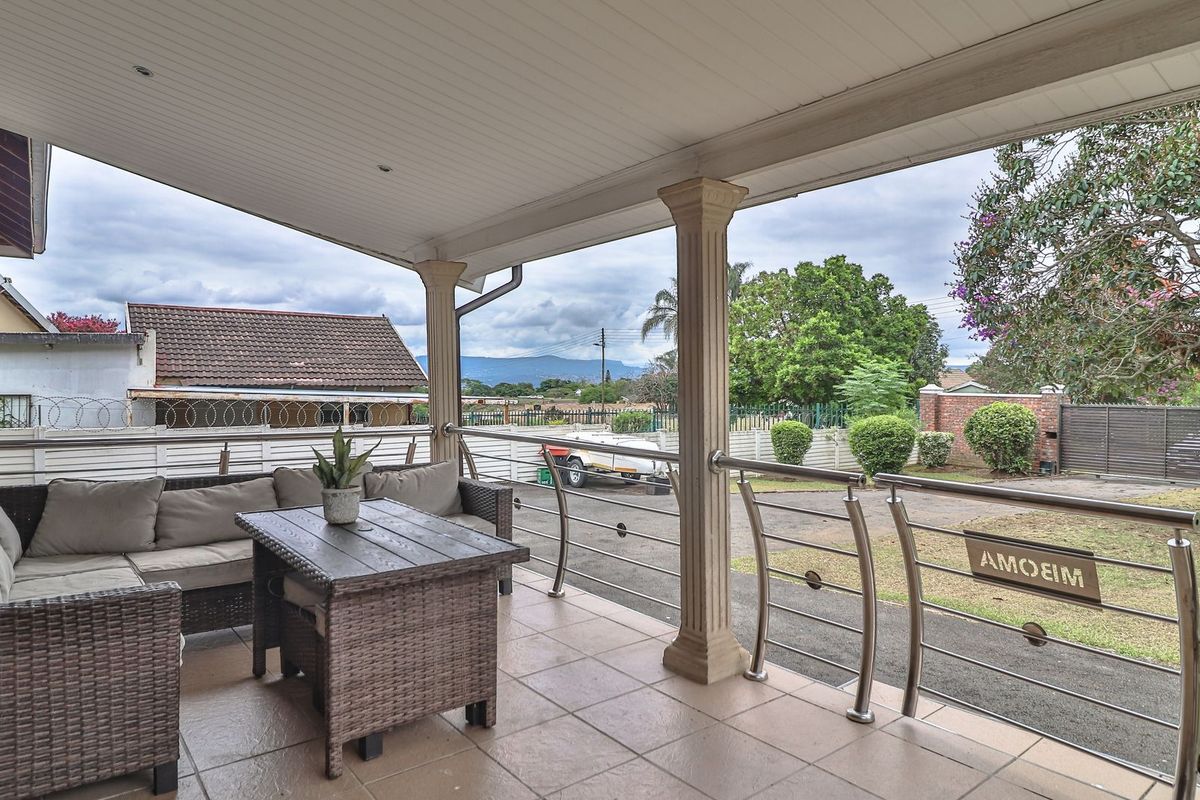 Delightful Family Home in Cleland - Photo 4