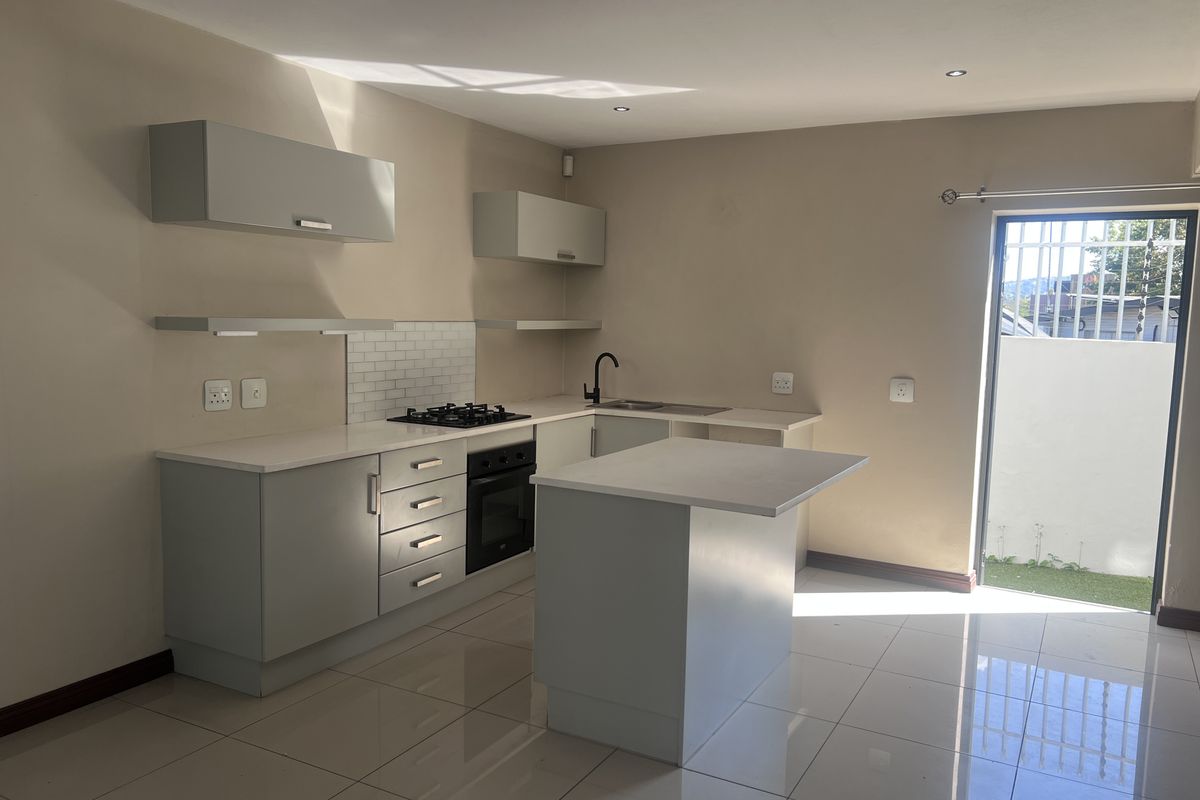 Lovely secure Townhouse for sale in Menlo Park - Photo 5