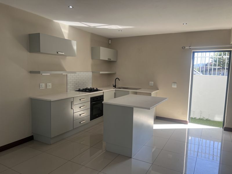 Lovely secure Townhouse for sale in Menlo Park - Photo 5