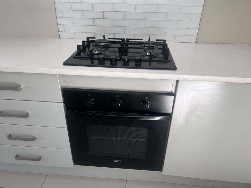 Lovely secure Townhouse for sale in Menlo Park - Photo 8