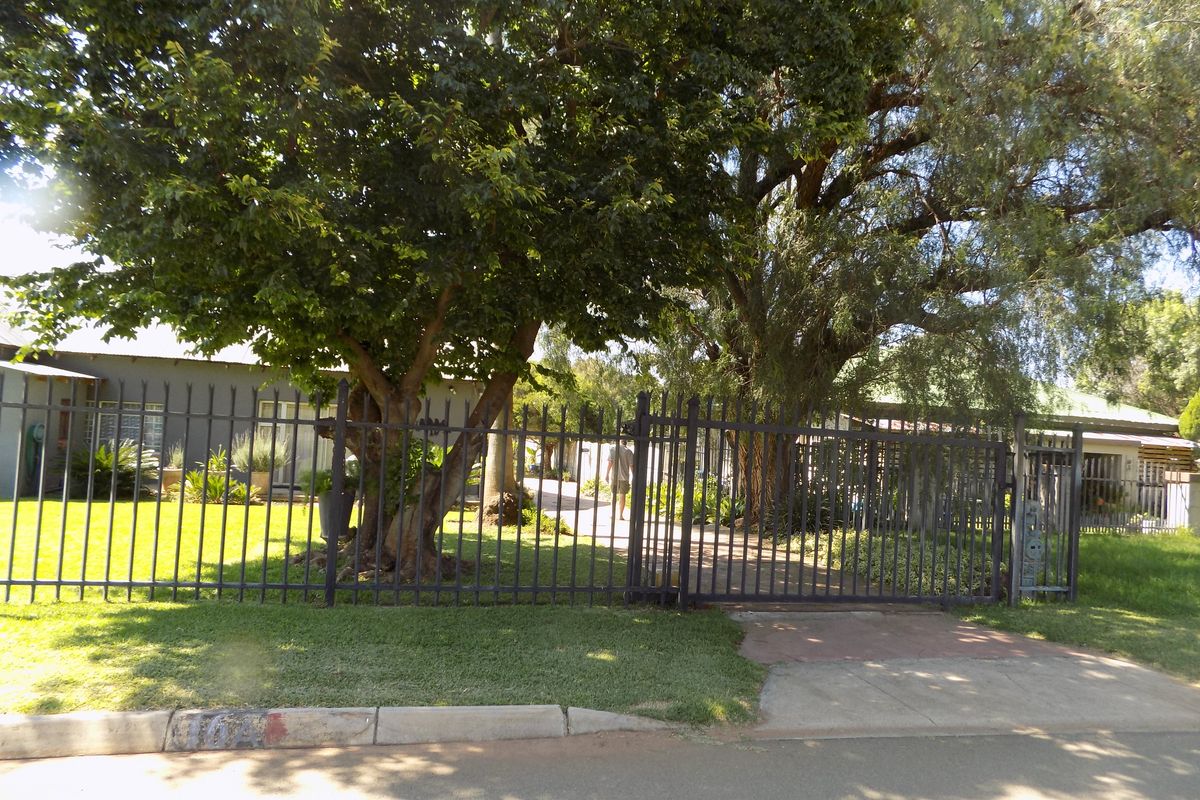 FAMILY HOME FOR SALE WITH FLATLET - Photo 3