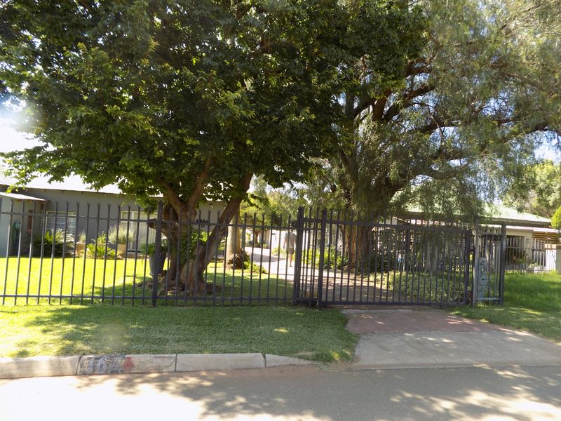 FAMILY HOME FOR SALE WITH FLATLET - Photo 3