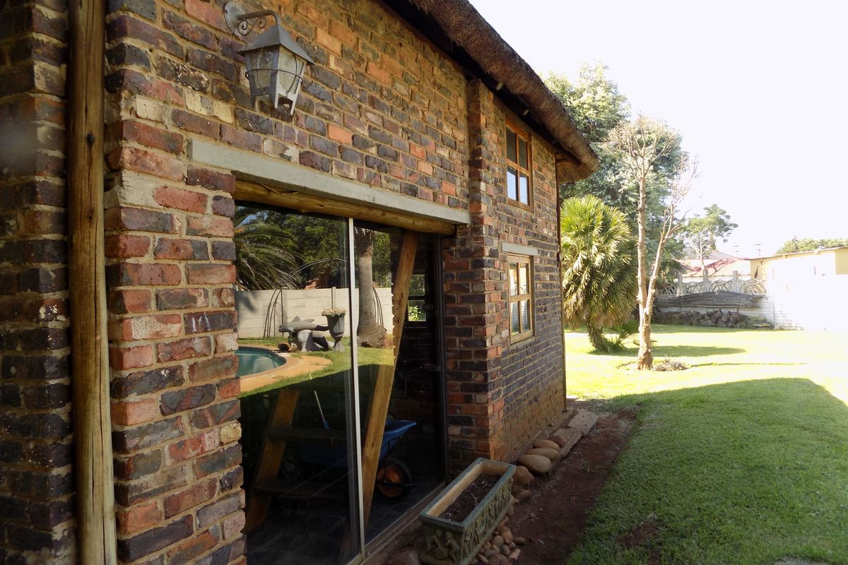 FAMILY HOME FOR SALE WITH FLATLET - Photo 4