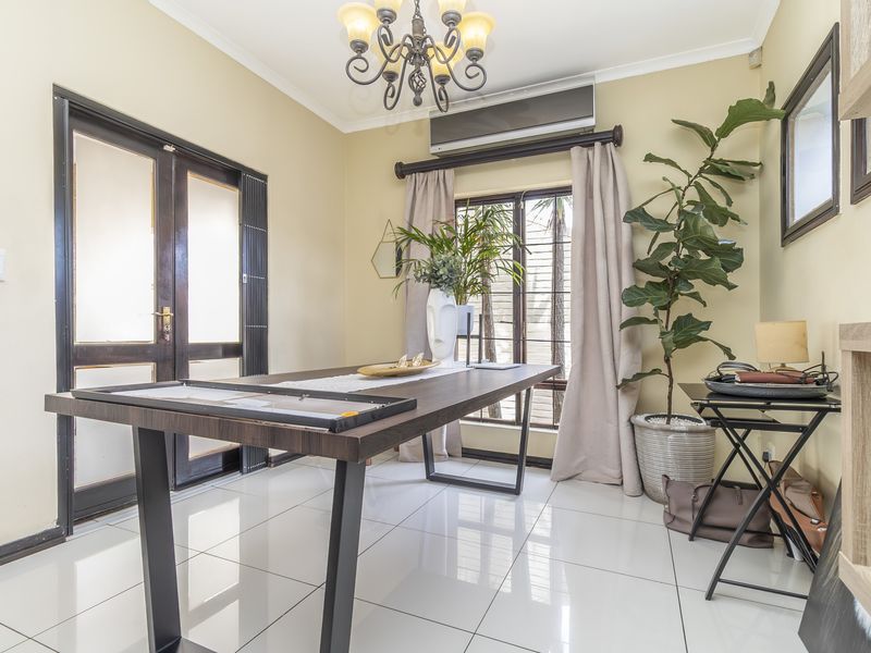 4 Bed 3 Bath Cluster For Sale in Sought After Estate - Photo 10