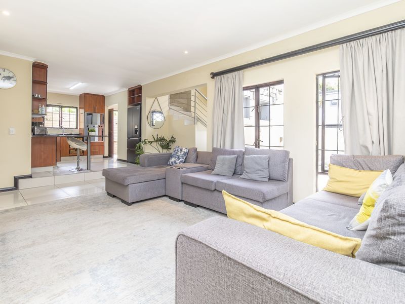 4 Bed 3 Bath Cluster For Sale in Sought After Estate - Photo 8