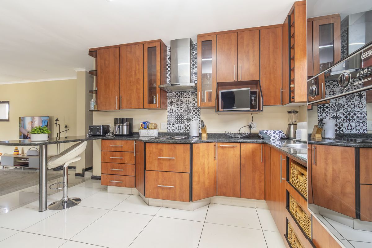 4 Bed 3 Bath Cluster For Sale in Sought After Estate - Photo 5