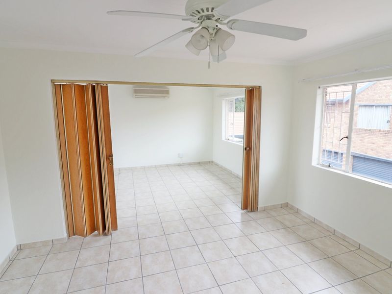 Spacious 3 bedroom townhouse - Photo 10