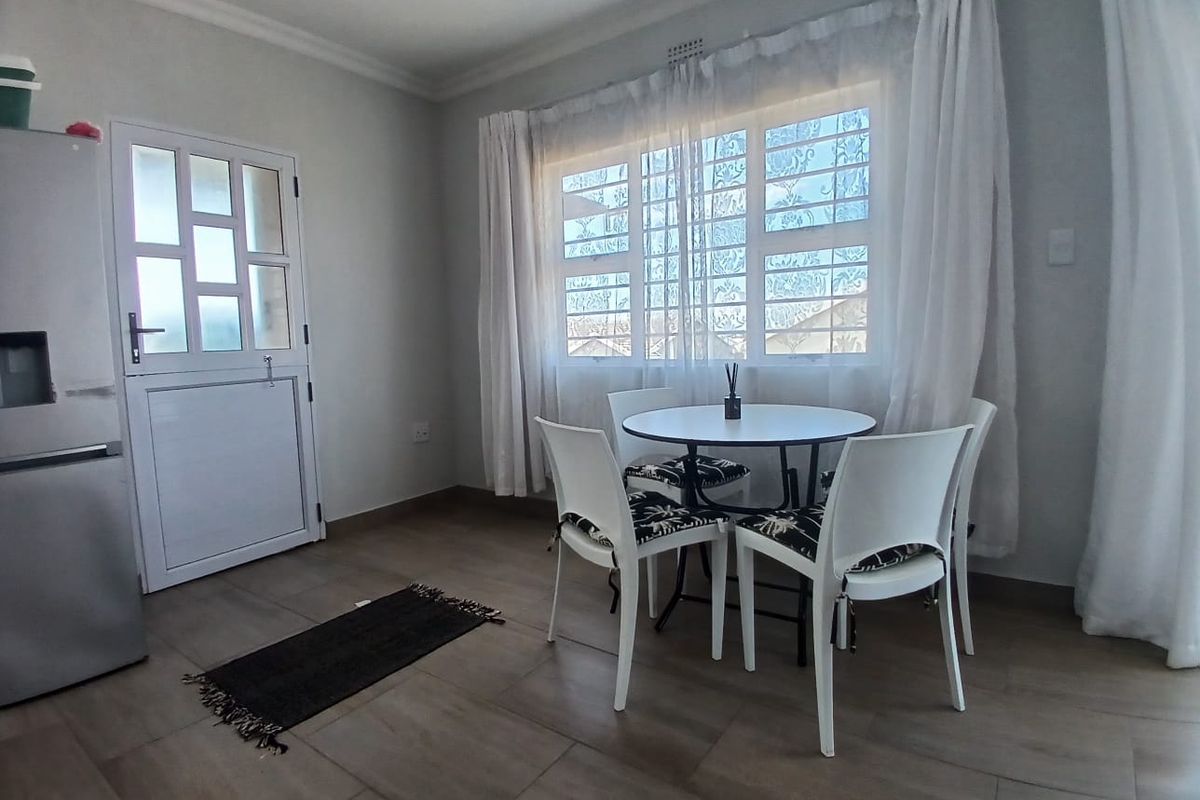 3 Bedroom and 2 bathroom Townhouse in Avalon Gardens, Gonubie - Photo 2