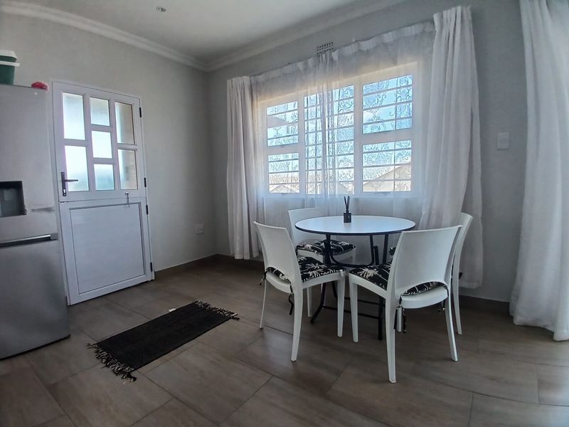 3 Bedroom and 2 bathroom Townhouse in Avalon Gardens, Gonubie - Photo 2