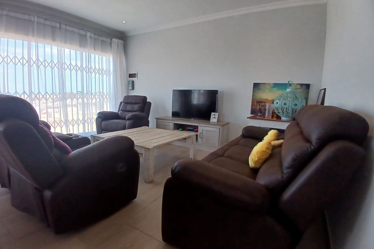 3 Bedroom and 2 bathroom Townhouse in Avalon Gardens, Gonubie - Photo 5