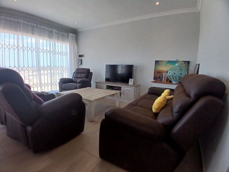 3 Bedroom and 2 bathroom Townhouse in Avalon Gardens, Gonubie - Photo 5
