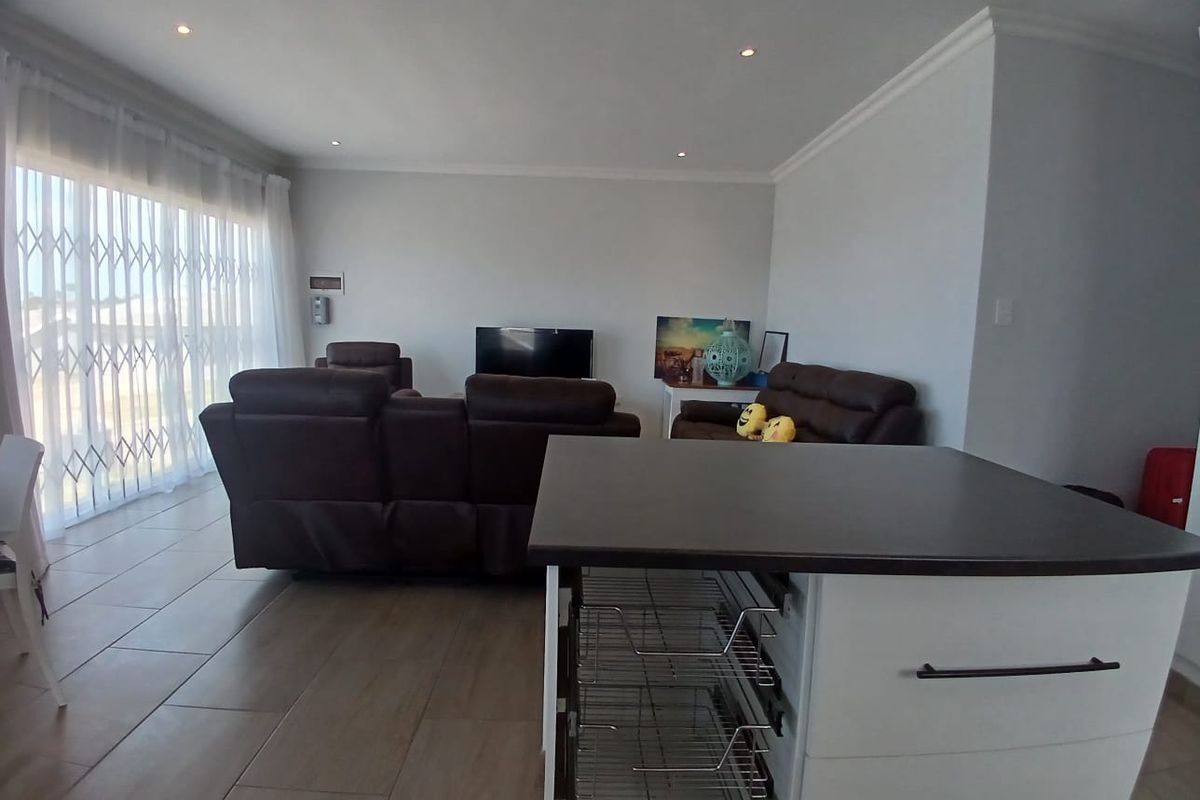 3 Bedroom and 2 bathroom Townhouse in Avalon Gardens, Gonubie - Photo 4