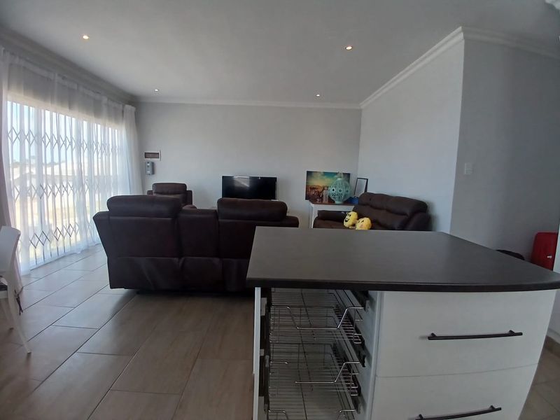 3 Bedroom and 2 bathroom Townhouse in Avalon Gardens, Gonubie - Photo 4