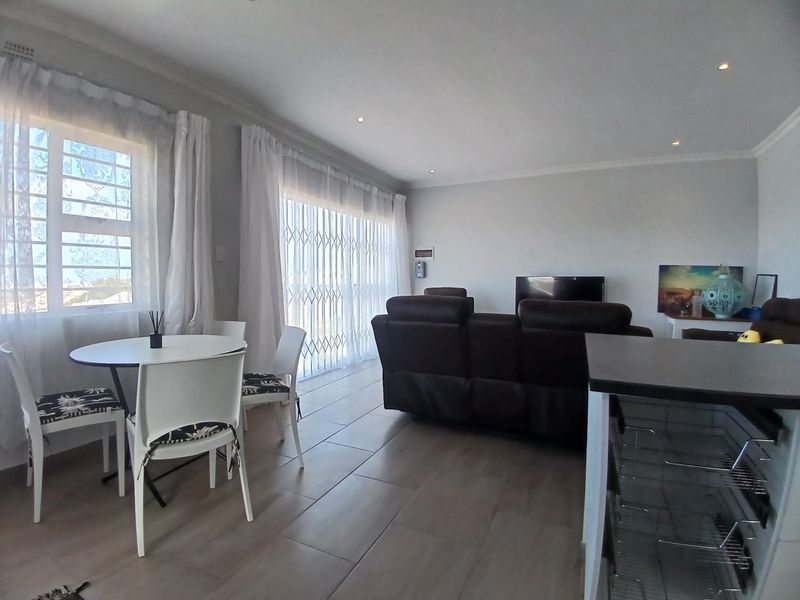 3 Bedroom and 2 bathroom Townhouse in Avalon Gardens, Gonubie - Photo 3