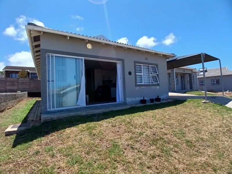 3 Bedroom and 2 bathroom Townhouse in Avalon Gardens, Gonubie - Photo 2