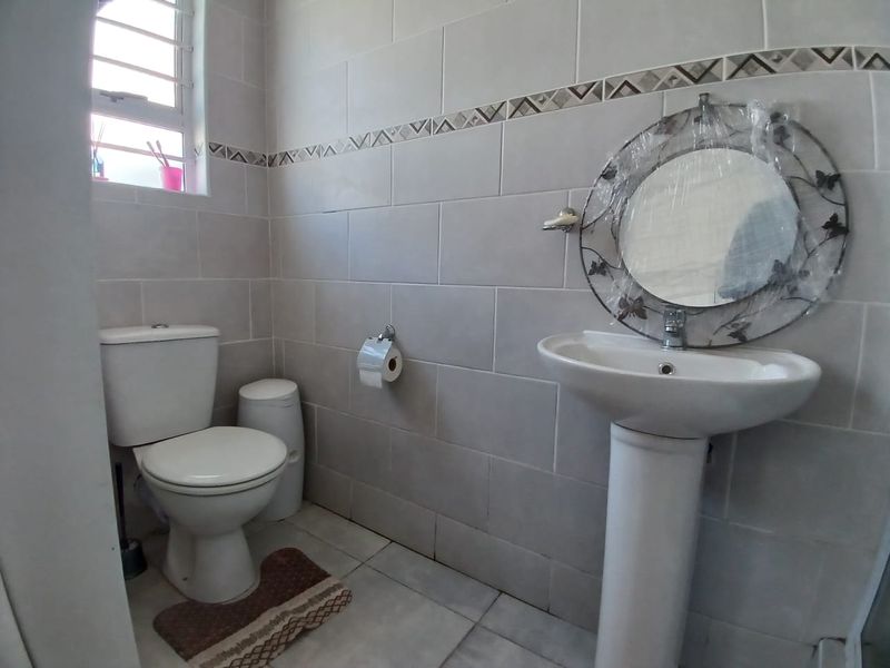 3 Bedroom and 2 bathroom Townhouse in Avalon Gardens, Gonubie - Photo 10