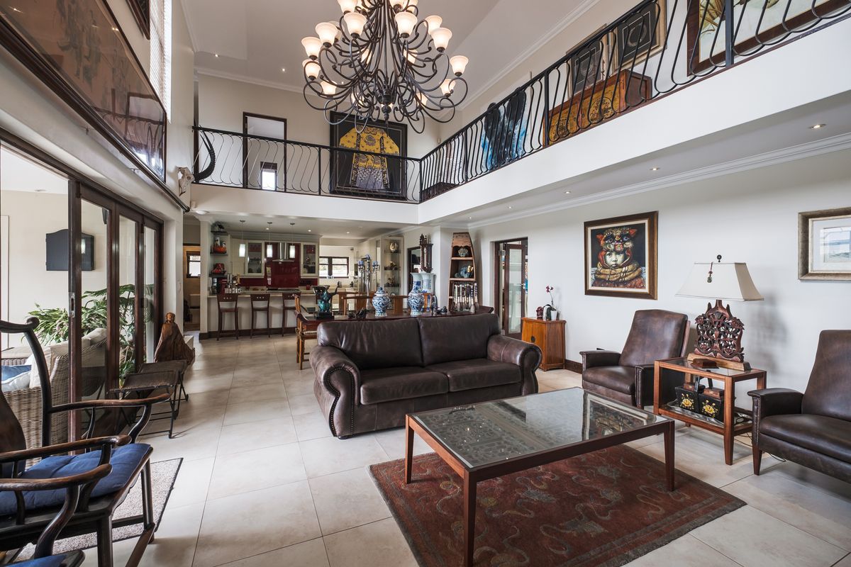 Luxury Family Living with Beautiful Sea Views in Stonehaven Estate - Photo 4