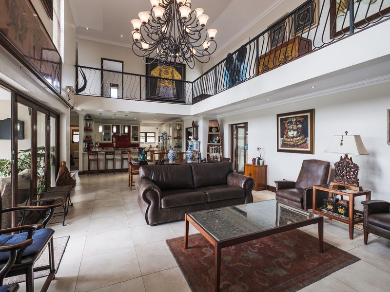 Luxury Family Living with Beautiful Sea Views in Stonehaven Estate - Photo 4