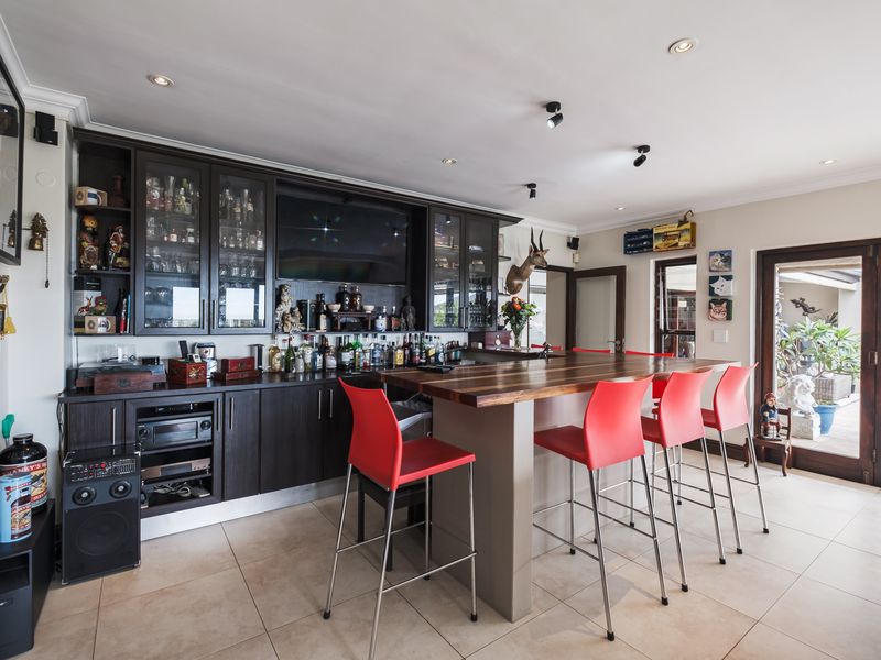 Luxury Family Living with Beautiful Sea Views in Stonehaven Estate - Photo 10