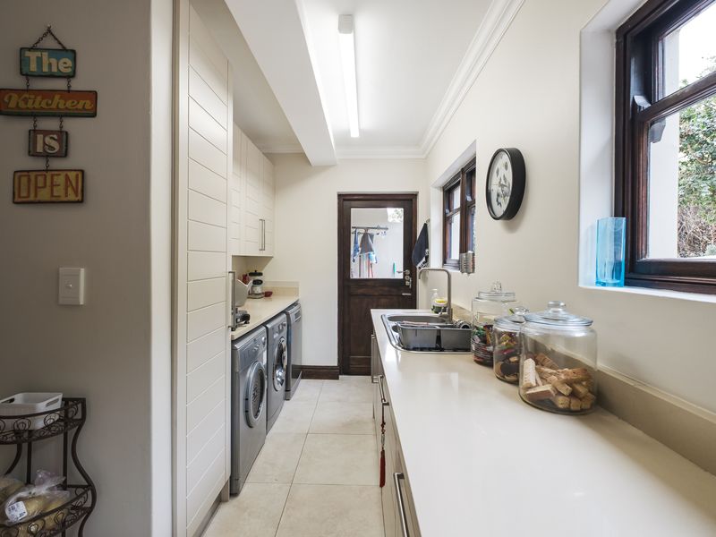 Luxury Family Living with Beautiful Sea Views in Stonehaven Estate - Photo 9