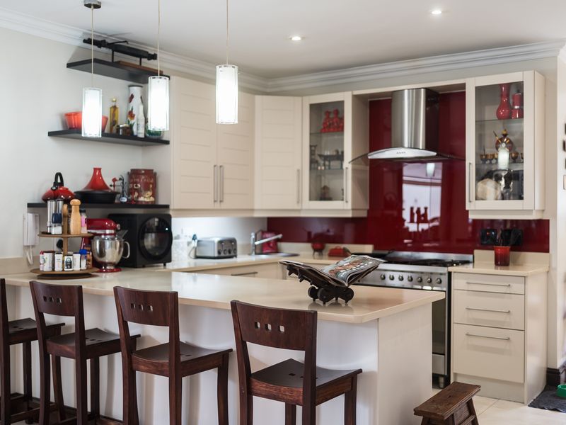 Luxury Family Living with Beautiful Sea Views in Stonehaven Estate - Photo 8