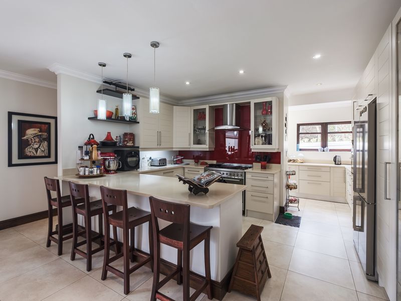 Luxury Family Living with Beautiful Sea Views in Stonehaven Estate - Photo 6