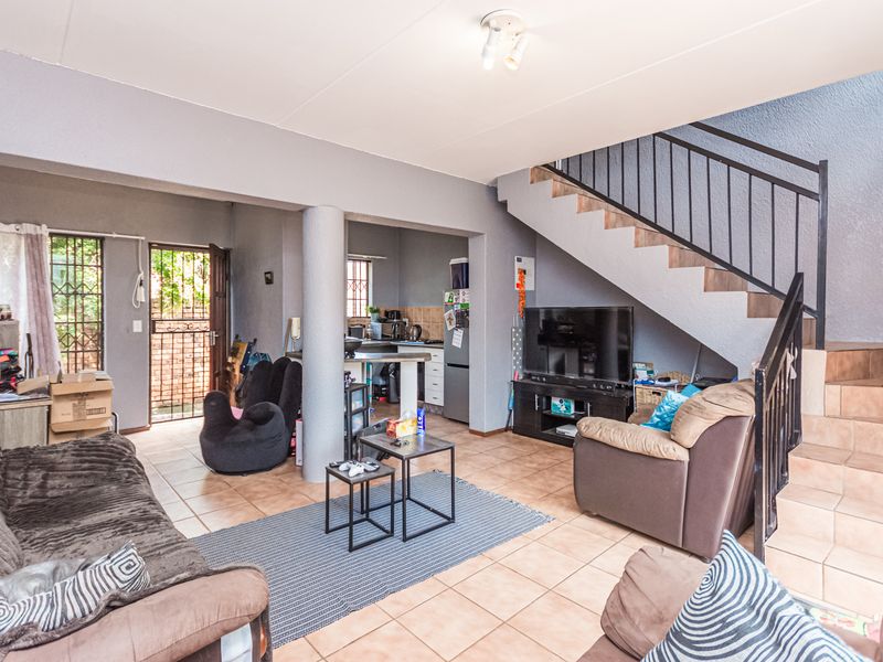 2 Bedroom Duplex for sale in die Hoewes - Photo 4