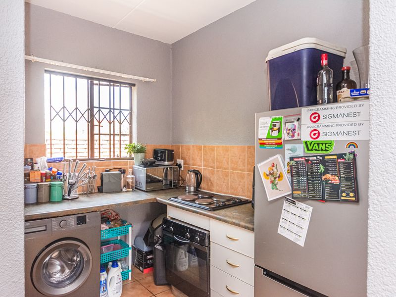 2 Bedroom Duplex for sale in die Hoewes - Photo 7