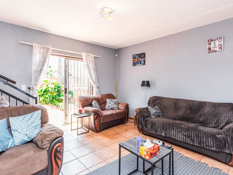 2 Bedroom Duplex for sale in die Hoewes - Photo 3