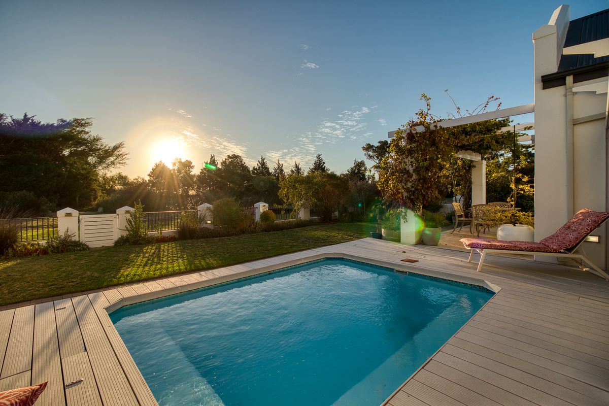 Space, Style, and Serenity in Somerset West - Photo 2