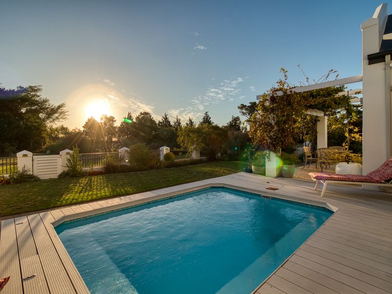 Space, Style, and Serenity in Somerset West - Photo 2