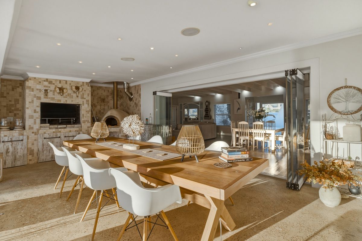 Space, Style, and Serenity in Somerset West - Photo 4