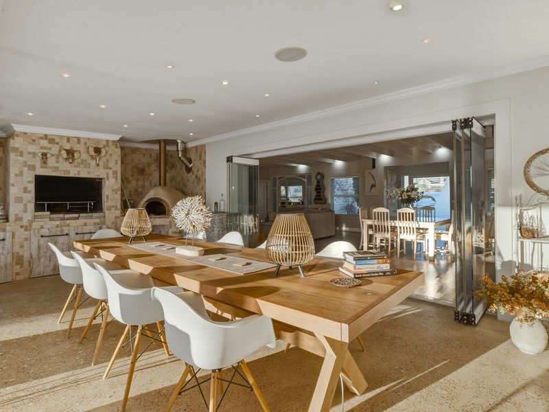 Space, Style, and Serenity in Somerset West - Photo 4