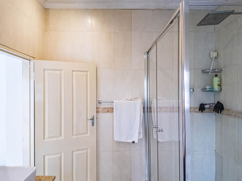 MORE THAN MEETS THE EYE! - Photo 9