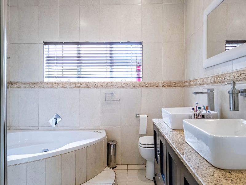 MORE THAN MEETS THE EYE! - Photo 8