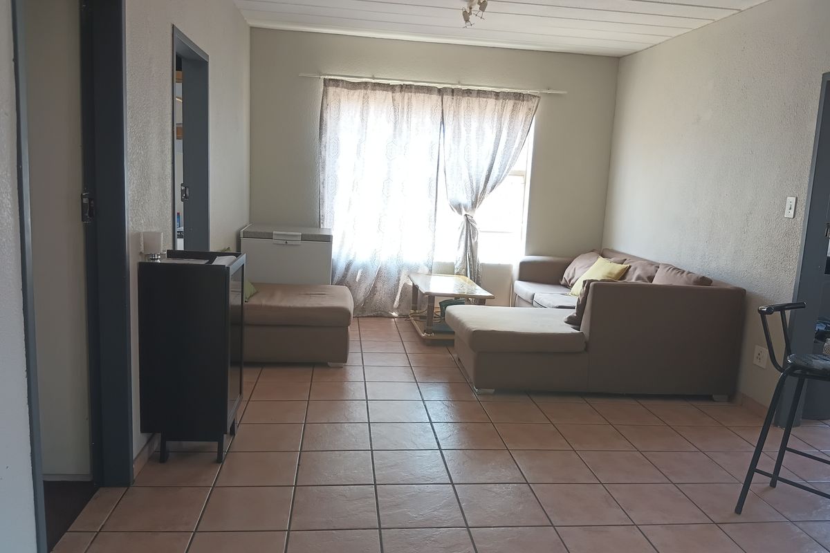 Modern 2 Bedroom Apartment with Open Plan  Living - Photo 2