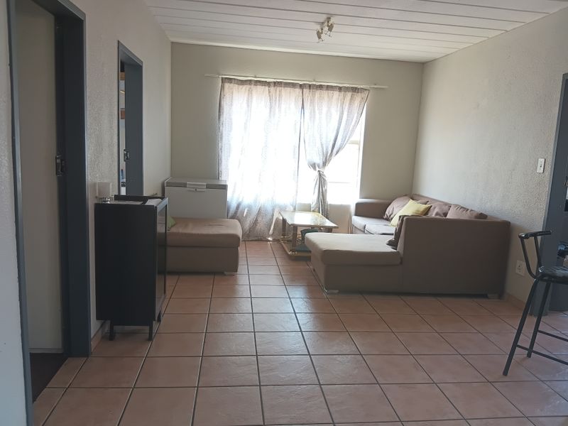 Modern 2 Bedroom Apartment with Open Plan  Living - Photo 2