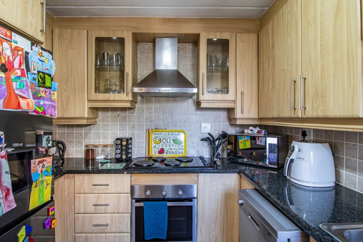 Spacious and Neat 126m2 Three-Bedroom Duplex with Private Garden - Photo 4