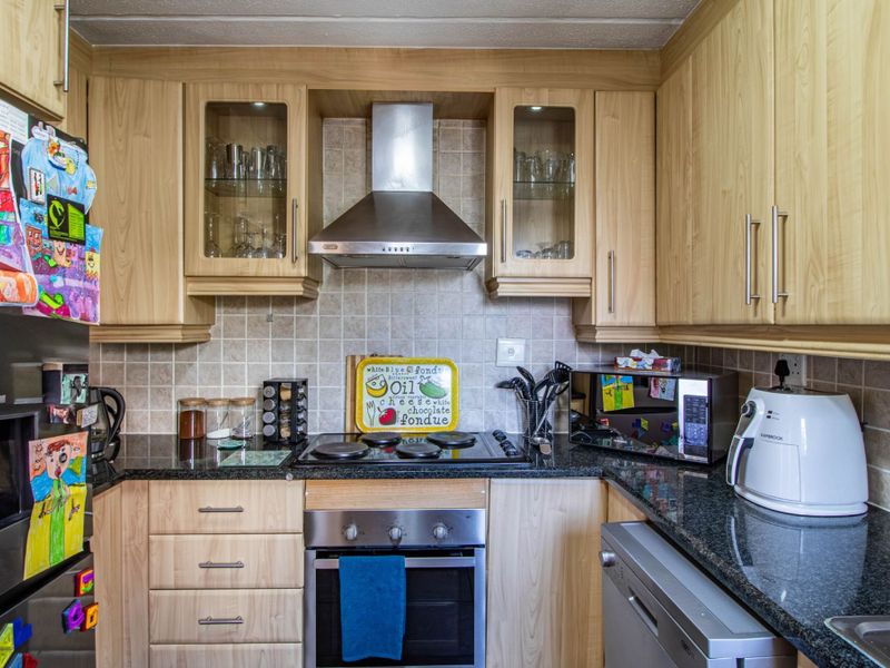 Spacious and Neat 126m2 Three-Bedroom Duplex with Private Garden - Photo 4